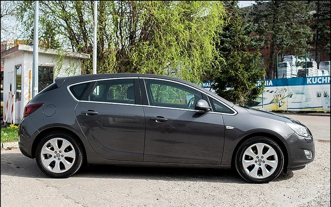 Opel Astra cena 27999 przebieg: 207000, rok produkcji 2012 z Elbląg małe 631